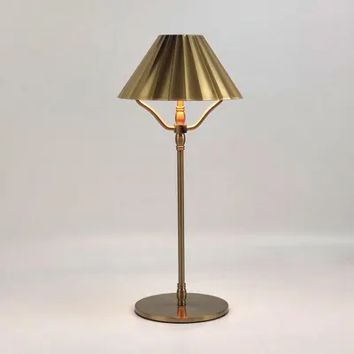 Luminária de mesa em liga metálica