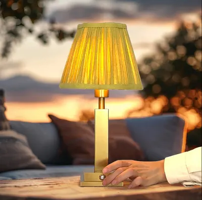 Alloy skrivbordslampa