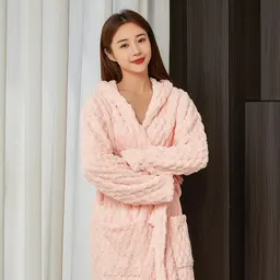 Fashionabel tjockad korallvelour pyjamas för kvinnor, morgonrock
