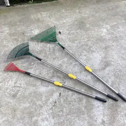 Rastrillo de césped con mango telescópico de acero inoxidable