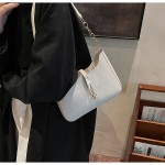 新款通勤腋下包包女春季小众简约高级感大容量单肩包百搭女包