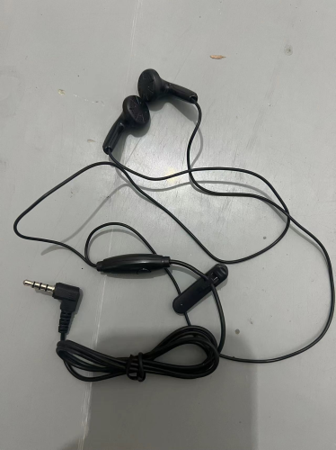 Flat-ear headphones