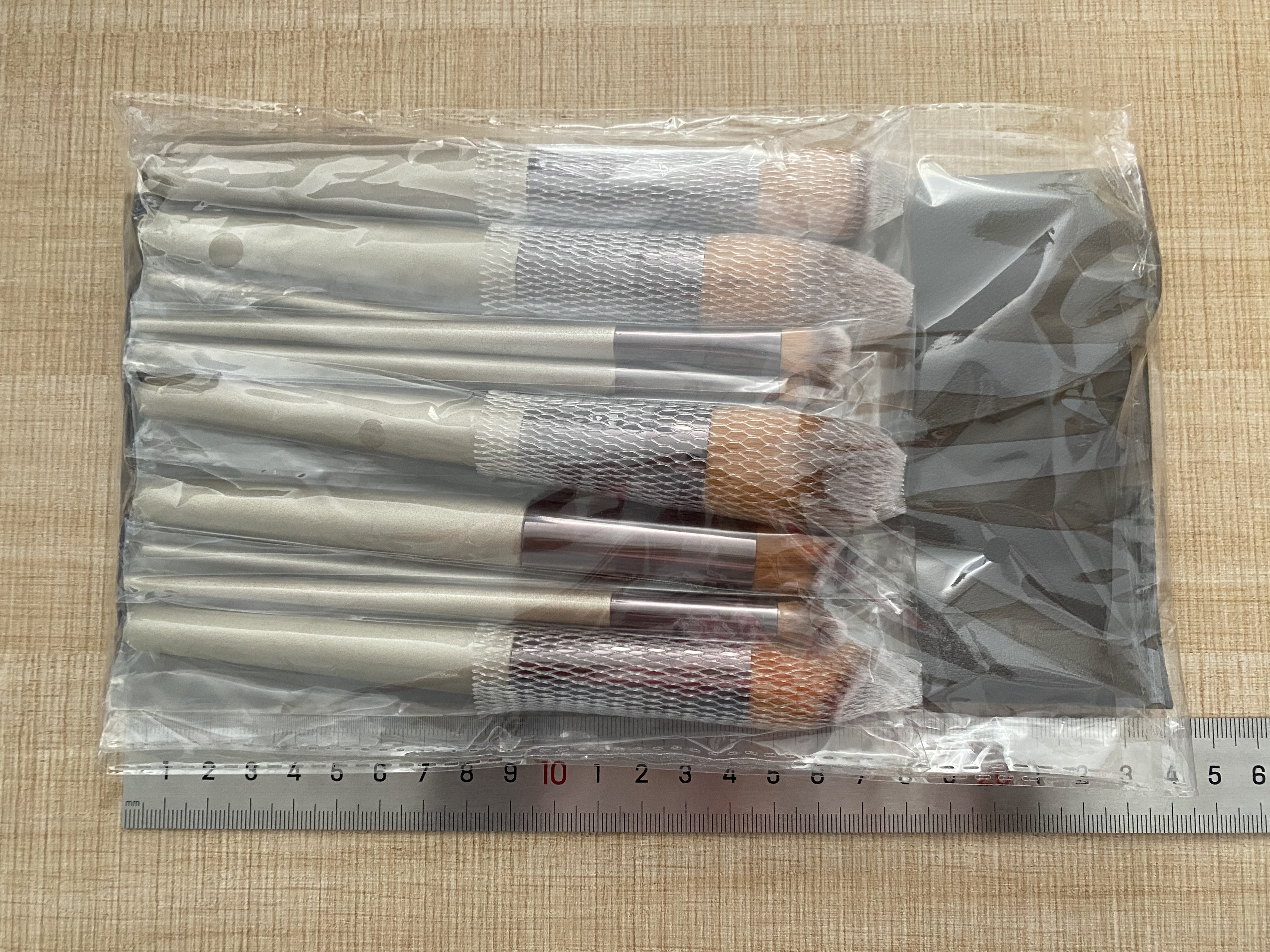 10支香檳色化妝刷套裝+化妝包 包含散粉刷 月牙修容刷 平頭刷 眼影刷 腮紅刷 眉刷 眼影刷 暈染刷