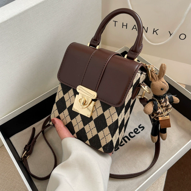 INS French niche design bag 2025 spring new women's bag popular hot crossbody bag handbag small square bag