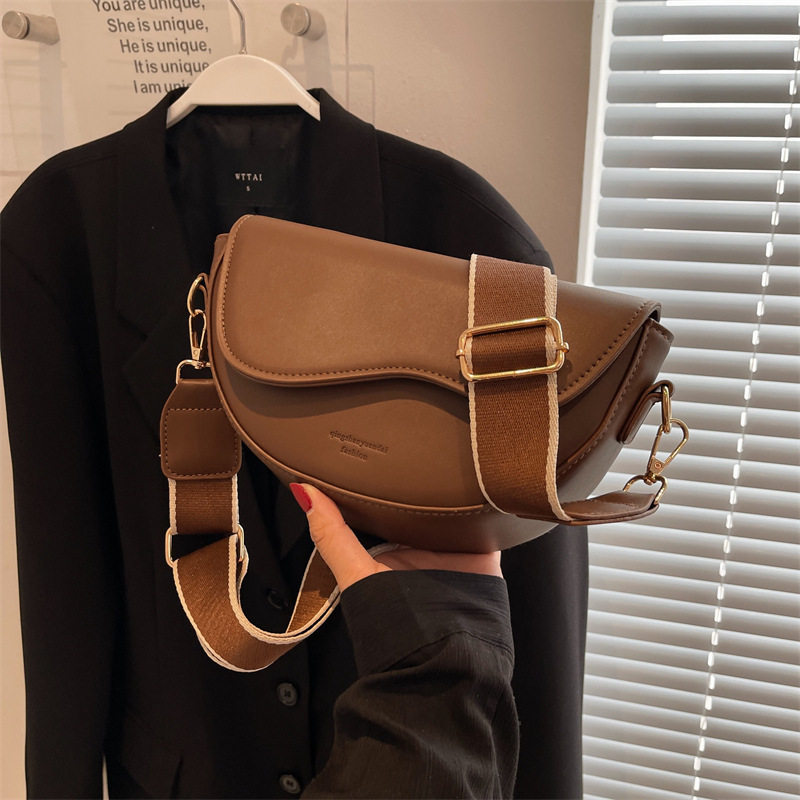 New popular retro versatile fashion single shoulder underarm saddle bag