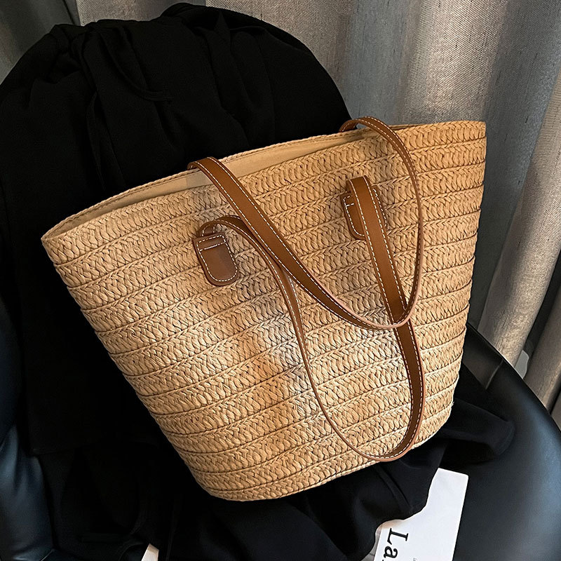 Straw bag for women, large capacity, new style, beach vacation, straw bag, woven basket, commuting tote bucket bag