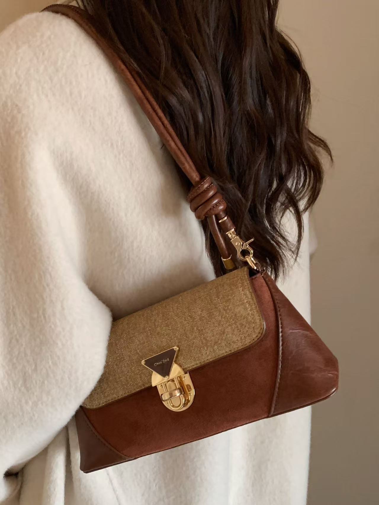 Popular retro underarm baguette bag for women new autumn and winter high-end niche design messenger bag