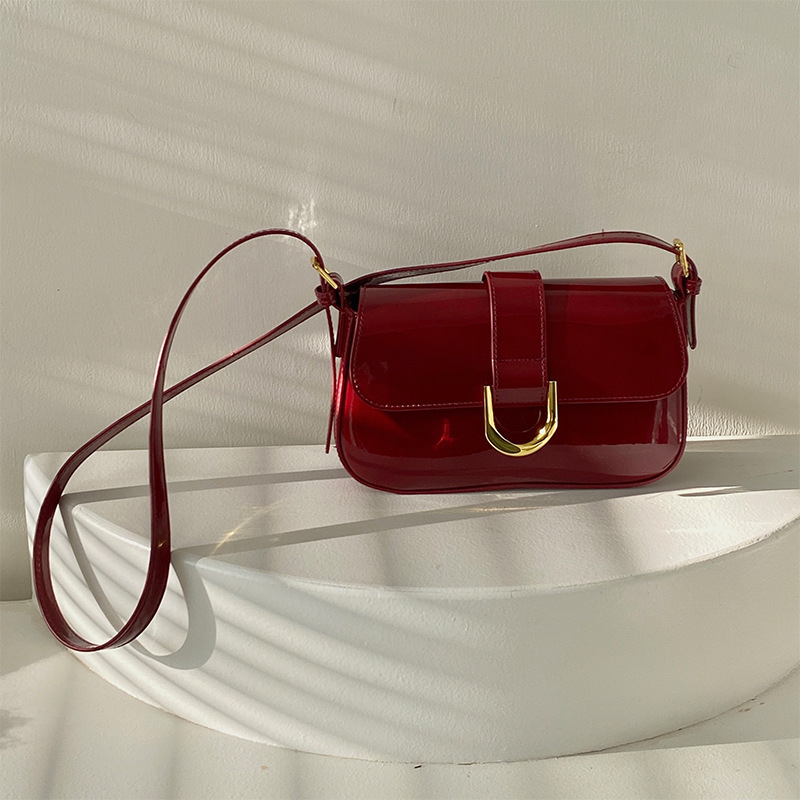 High-grade bag for women, retro wine red horseshoe buckle, fashionable handbag, underarm bag, shoulder messenger bag