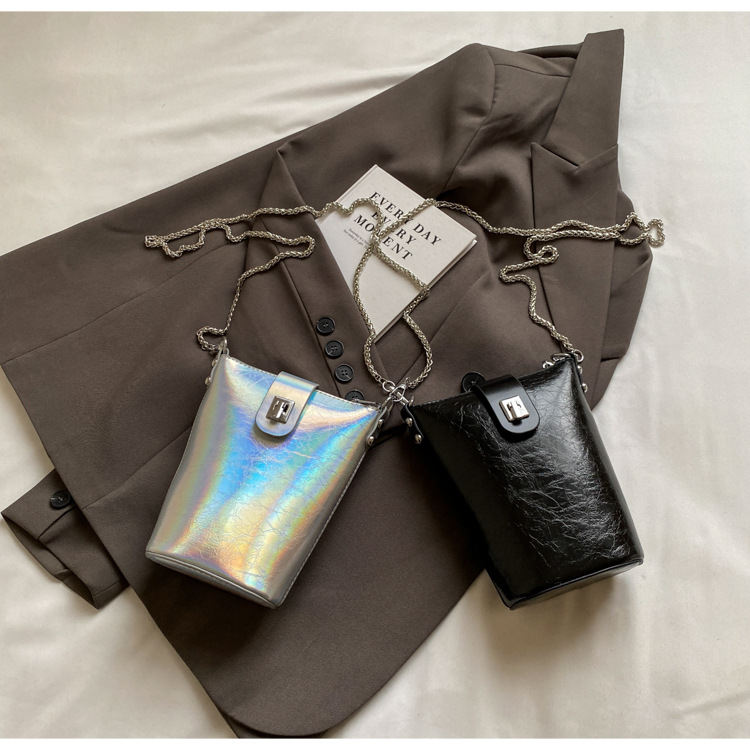 Small baguette new summer high-end silver bag shoulder fashion versatile bucket bag