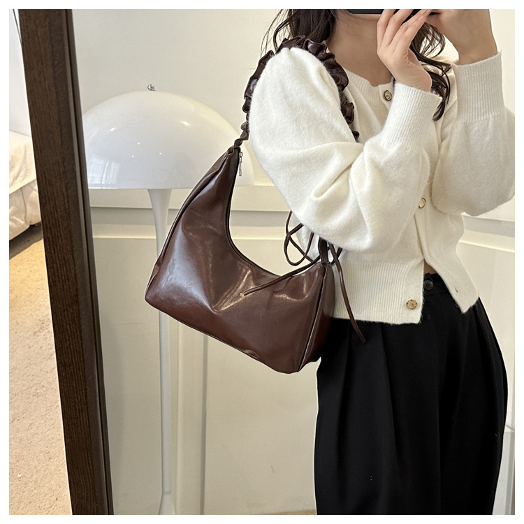 Small high-end armpit new pleated fashionable commuter shoulder bag versatile stylish crossbody bag