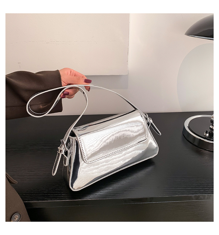 New style niche underarm bag bag women's spring high-end fashion baguette bag casual commuting shoulder bag