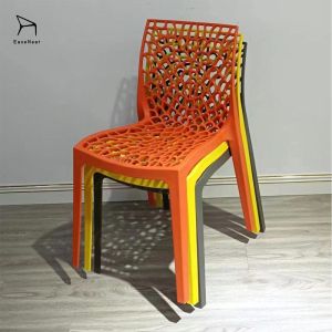 EaseNeat 可堆疊北歐風格塑膠餐椅，時尚中空設計，適用於餐廳、客廳、商場及商業用途