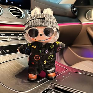 與17公分 Labubu 公仔相容，適用於一代／二代／三代娃娃裝，PU皮革材質的連身裙——僅包含服裝套件；不含公仔、眼鏡及鞋子。