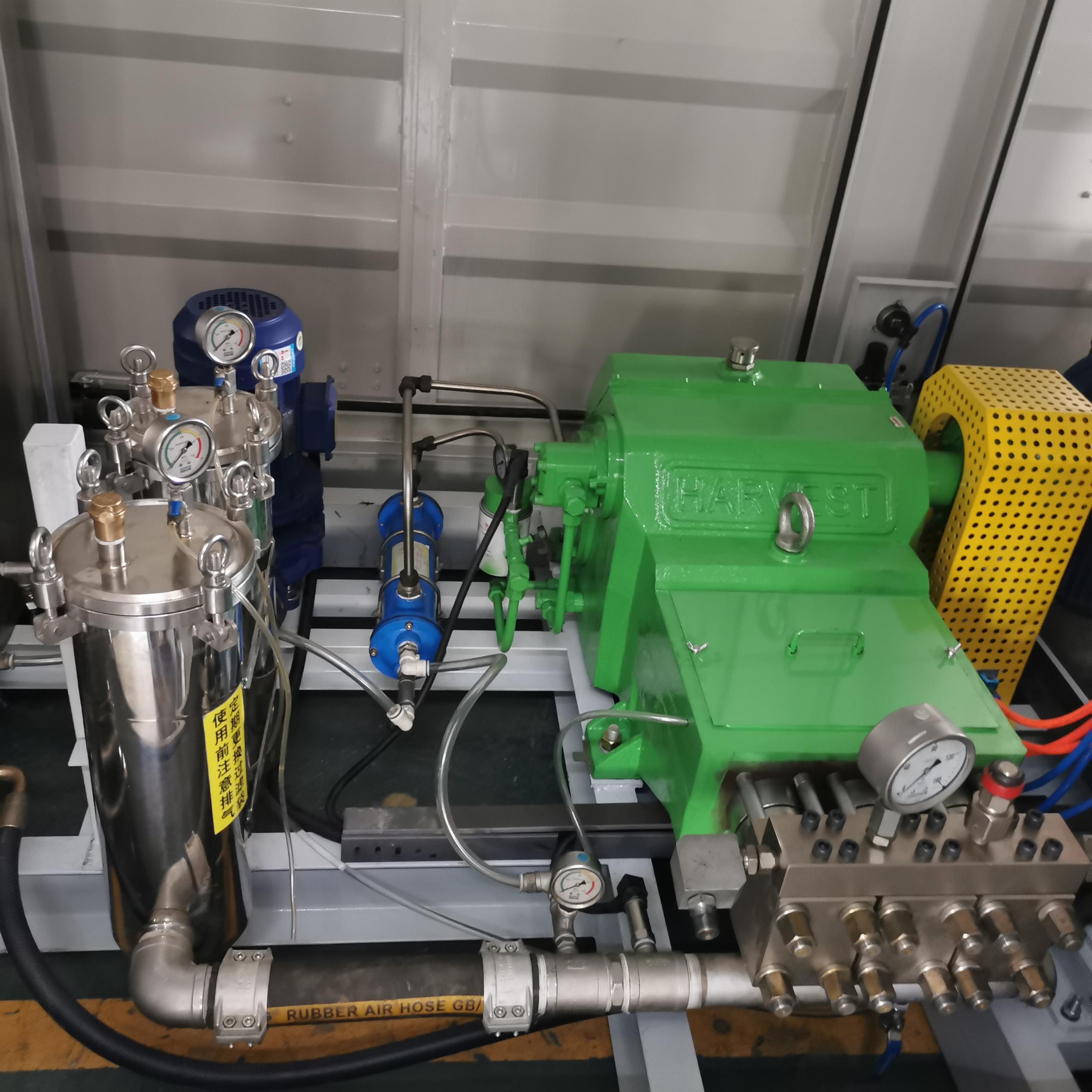 High efficiency water jet road marking removal system