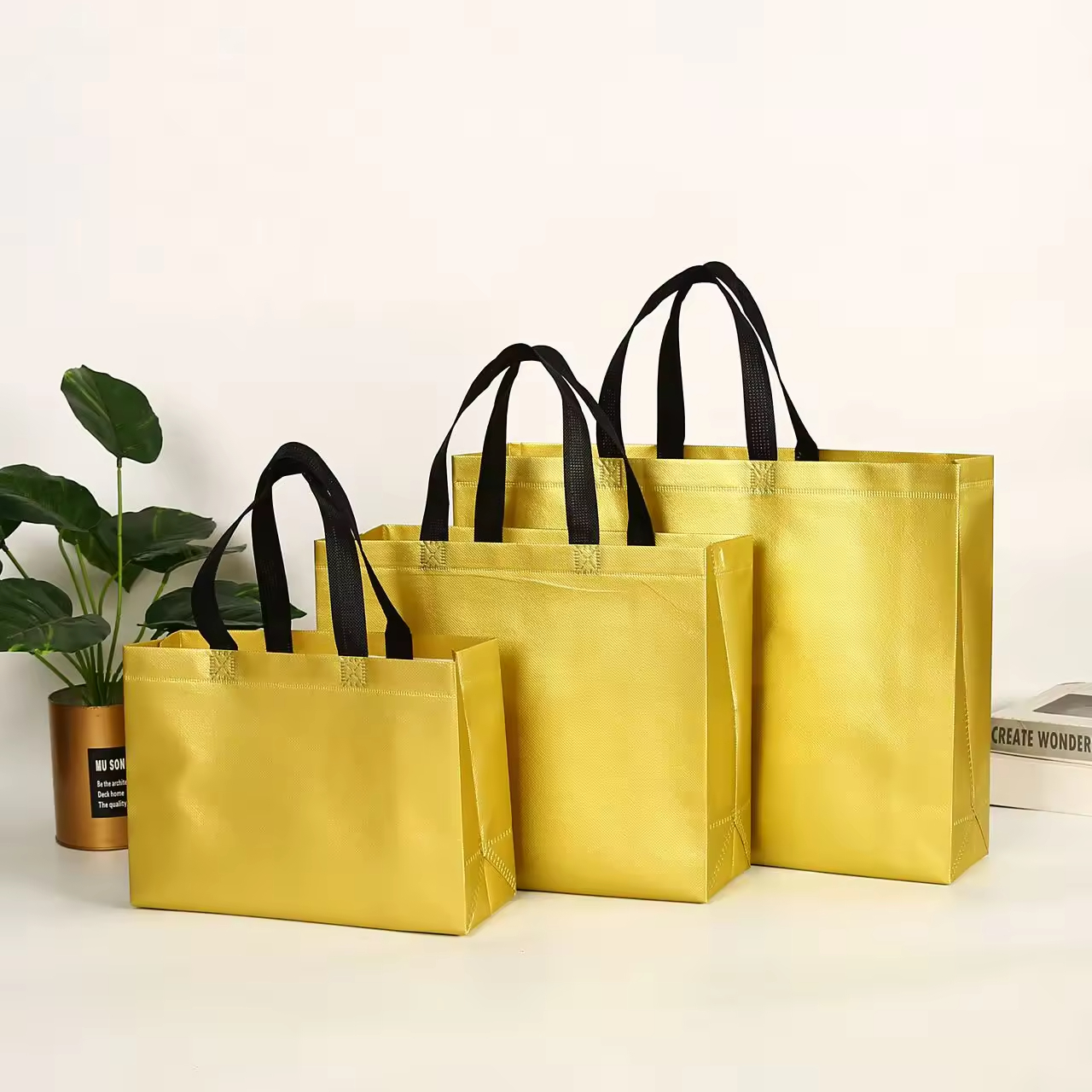 Factory Price High Quality Recycled Metallic Gift Tote Gold Medium Laminated Non-woven Shopping Bags