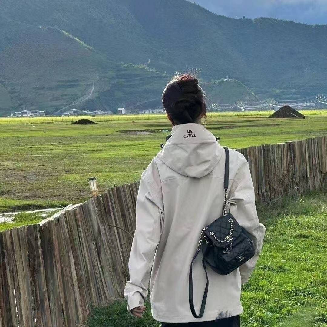 Chaqueta unisex de color camel, elegante y a la moda, desmontable; nuevo abrigo Phantom para parejas, impermeable, para exteriores y senderismo, ropa de moda para hombres y mujeres