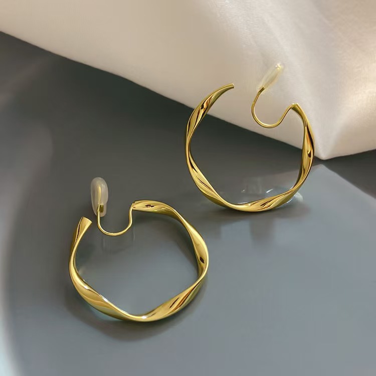 50ペア クリップオン・フープピアス、ピアス穴不要の高級ファッションピアス、欧州スタイルのトレンディなイヤージュエリー